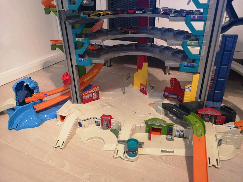 big hot wheels garage